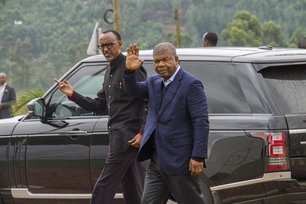 Archivo - El presidente de Ruanda, Paul Kagame (izquierda) y su homólogo angoleño, Joao Loureno (derecha)