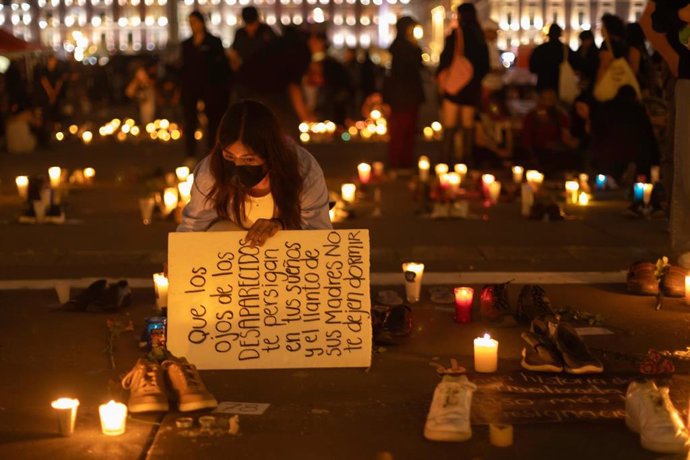 Vigilia por el hallazgo de fosas comunes cerca de la ciudad de Teuchtitlán en el estado mexicano de Jalisco