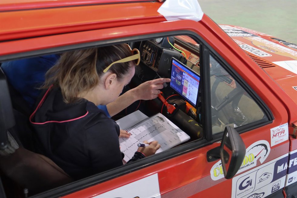 Archivo - Del centenar de equipos que tomarán la salida en el Raid AutoClassic-Ciudad de Alcañiz, 23 contarán con una mujer como copiloto.