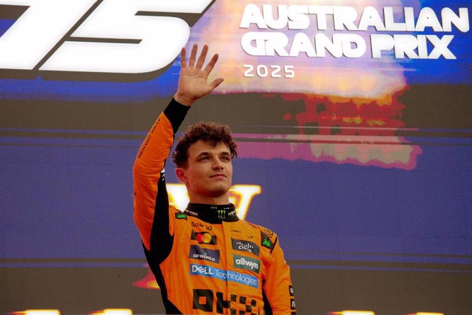 16 de março de 2025, Austrália, Melbourne: Lando Norris, da McLaren, comemora a vitória no Grande Prêmio da Austrália de Fórmula 1 no circuito de Albert Park, em Melbourne. Foto: Hasan Bratic/dpa