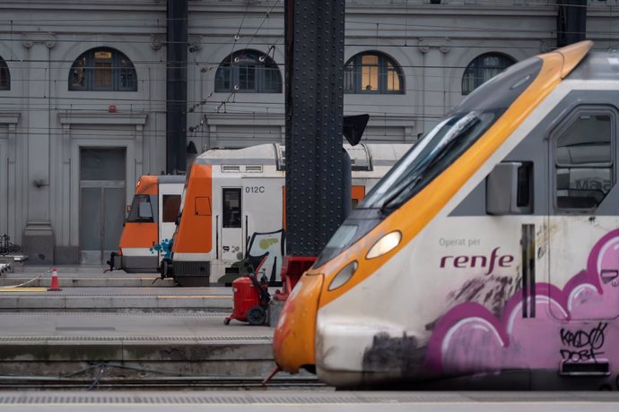 Trens de Rodalies a l'estació de França (Barcelona)