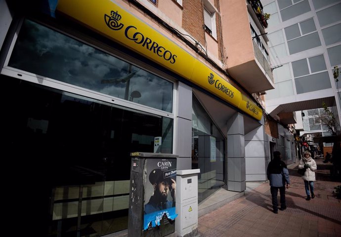 Una oficina de Correos, a 14 de marzo de 2025, en Madrid (España). CGT Correos ha convocado para el día de hoy una huelga en toda España, para frenar la modificación del III convenio colectivo. El pasado 26 de febrero y durante la primera quincena del mes