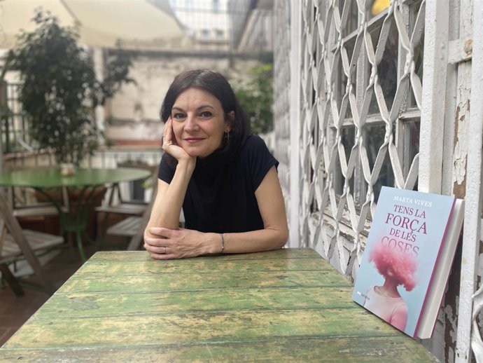 La periodista Marta Vives presenta 'Tens la força de les cases'