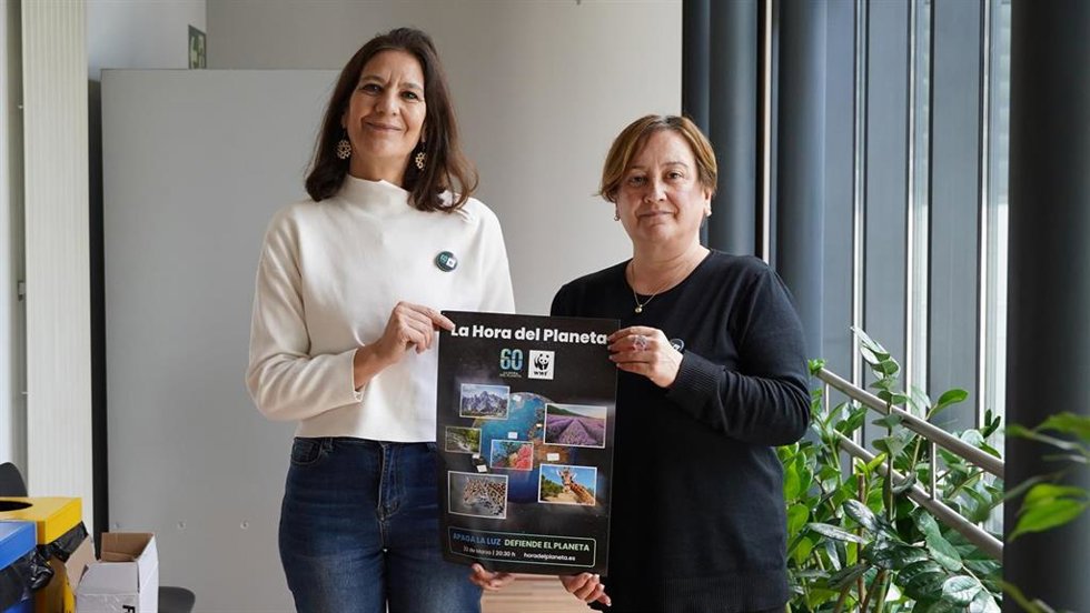 La concejala de Festejos, Mercados y Bienestar Animal, Ana Nosti, y la concejala de Comercio y Hostelería, Movilidad y Transporte Público, Patricia Antuña