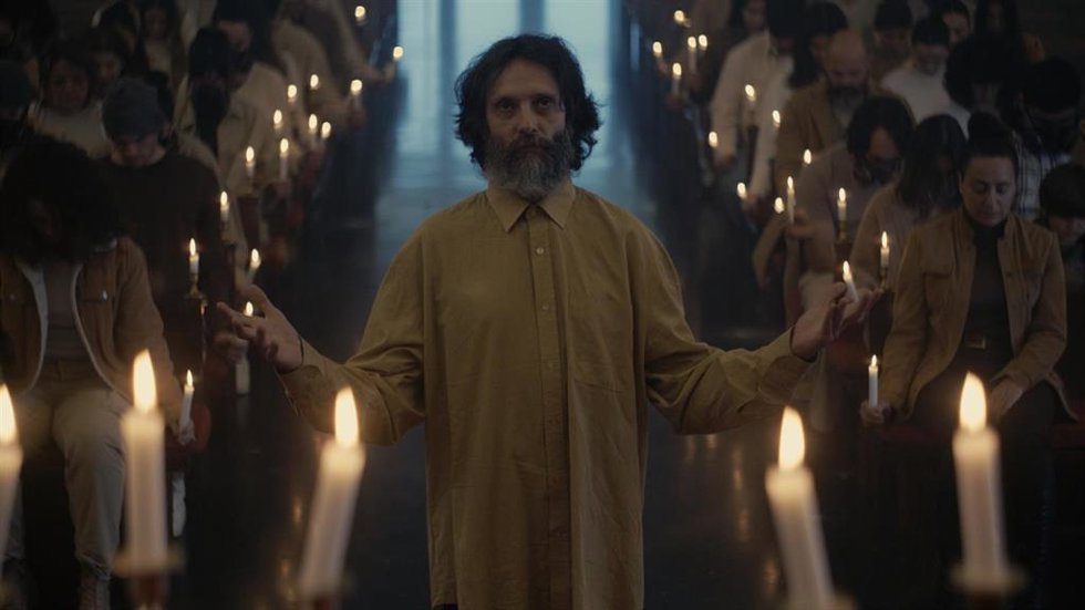 Ángel Lázaro en una escena de 'La Luz' como 'El Gran Pastor'.