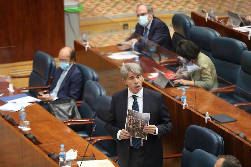 Archivo - El Consejero de Infraestructuras, Transportes y Movilidad de la Comunidad de Madrid, Ángel Garrido, interviene en una sesión plenaria en la Asamblea de Madrid, en Madrid (España) a 1 de octubre de 2020. El Gobierno regional aprueba en esta ses