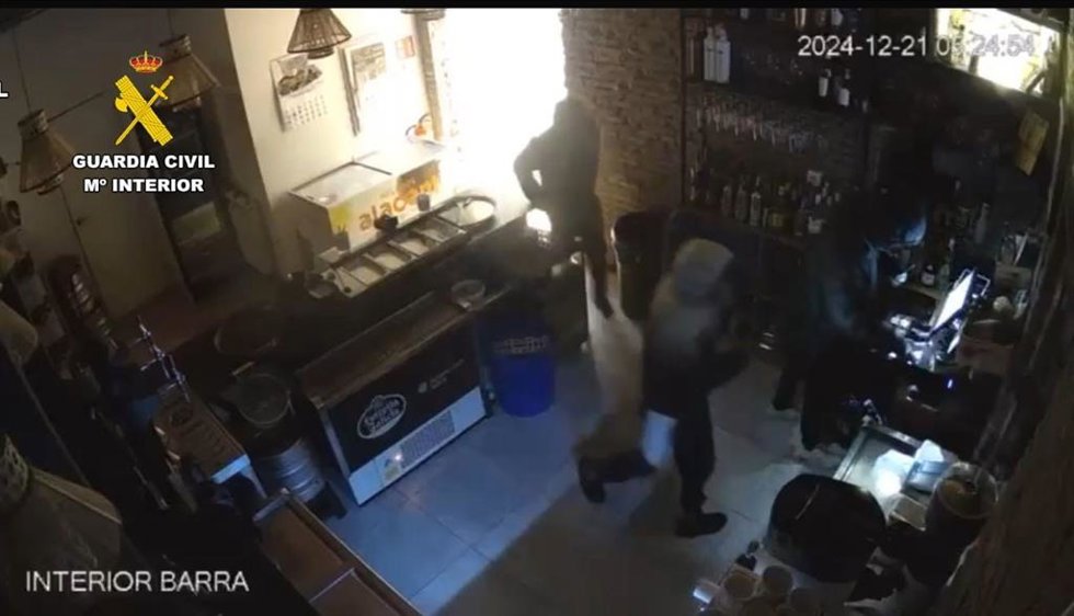 Imagen de los miembros del grupo criminal en uno de los robos llevados a cabo en la provincia de León.