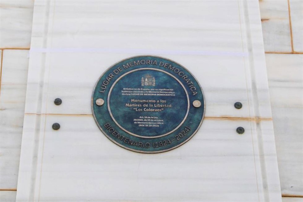 Archivo - Imagen de la placa de conmemoración en homenaje a 'Los Coloraos'. A 31 de julio de 2024, en Almería (Andalucía, España). (Foto de archivo).