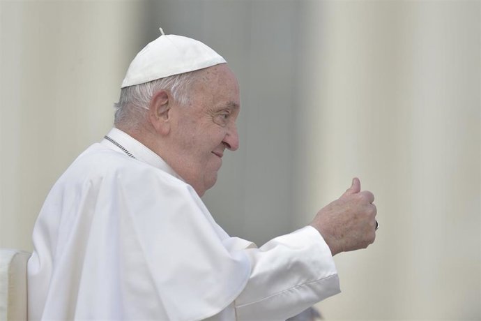 Archivo - El Papa Francisco durante la proclamación de nuevos santos de la Iglesia Católica en la Jornada Mundial de las Misiones 2024, en el Vaticano, a 20 de octubre de 2024, en Ciudad del Vaticano.