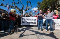 Cientos de personas llenan la principal plaza de Arzúa para rechazar "con contundencia" el permiso ambiental a Altri