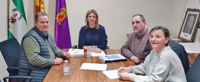 Reunión entre el Ayuntamiento y la Asociación de Minoristas del Mercado de Peñamefécit.