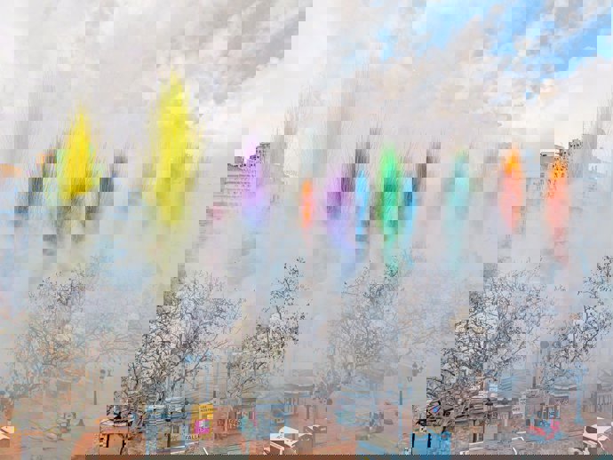 Pirotecnia Valenciana dibuja "un arcoíris" en una mascletà "con mucha potencia y fuerza creciente" que vence a la lluvia