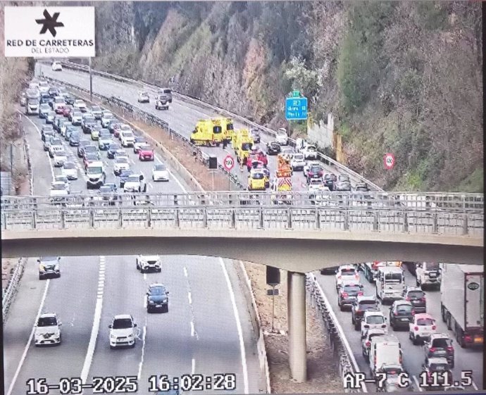 Dos accidentes cortan la AP-7 a la altura de Sant Celoni (Girona) provocando retenciones, a las 16 horas