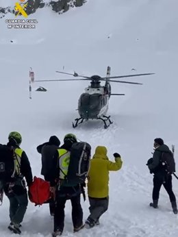 Imagen del rescate de un montañero en el Circo de Gredos (Ávila).