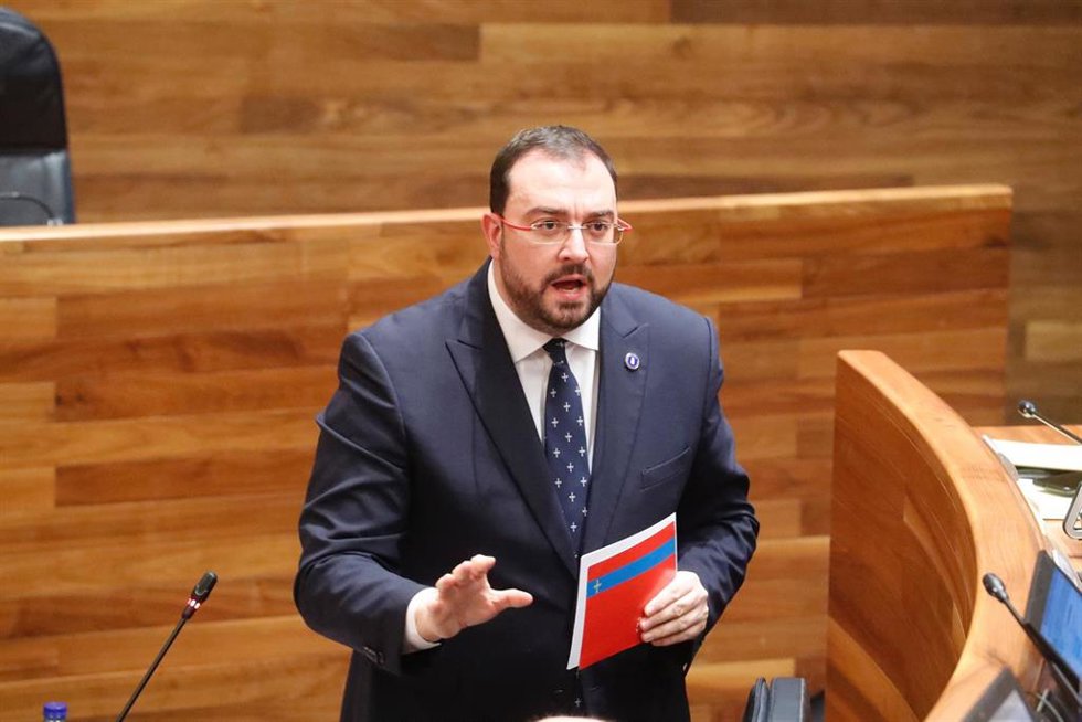 Archivo - Adrián Barbón en la Junta General.