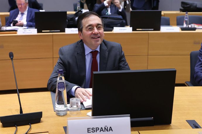 Ministro das Relações Exteriores, José Manuel Albares, na reunião com seus colegas europeus em Bruxelas.