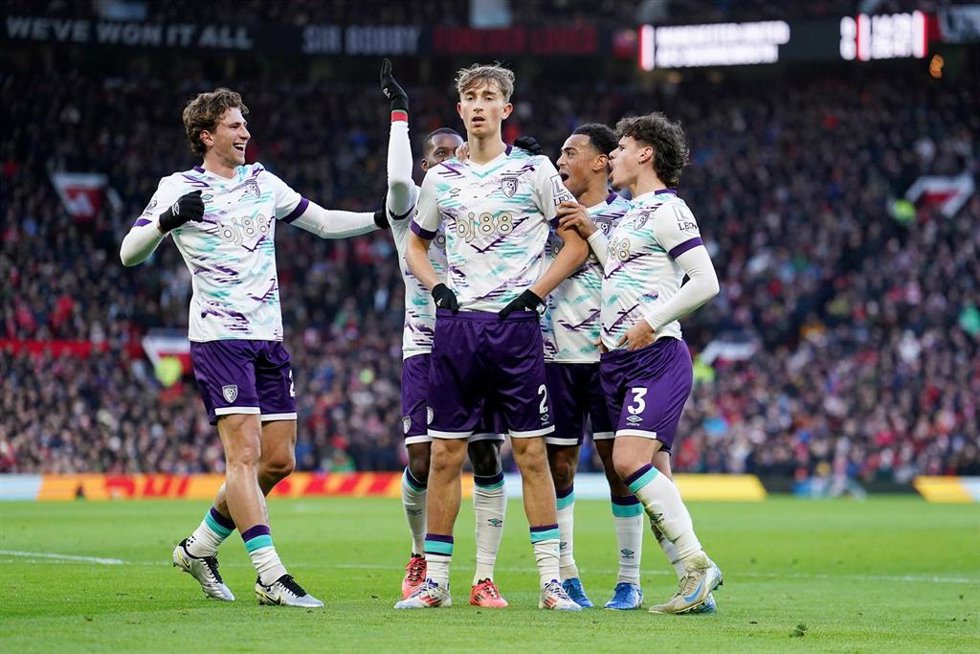Archivo - Dean Huijsen celebra un gol con el Bournemouth