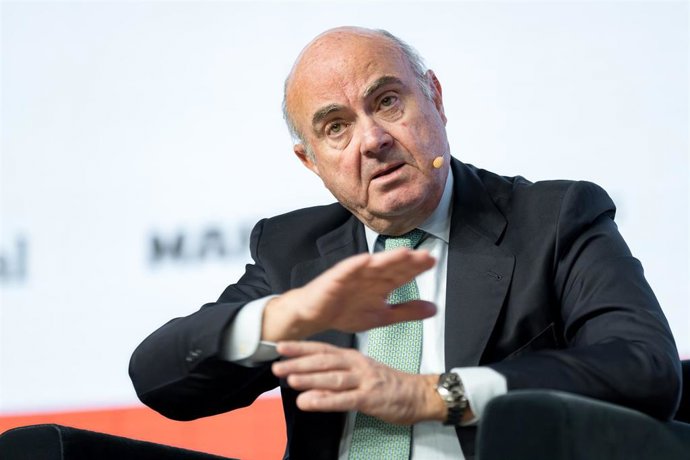 Archivo - El vicepresidente del Banco Central Europeo, Luis De Guindos, interviene durante el I Evento anual del observatorio económico de El Confidencial y Mapfre Economics, en el Auditorio Beatriz, a 22 de noviembre de 2024, en Madrid (España). Los expe