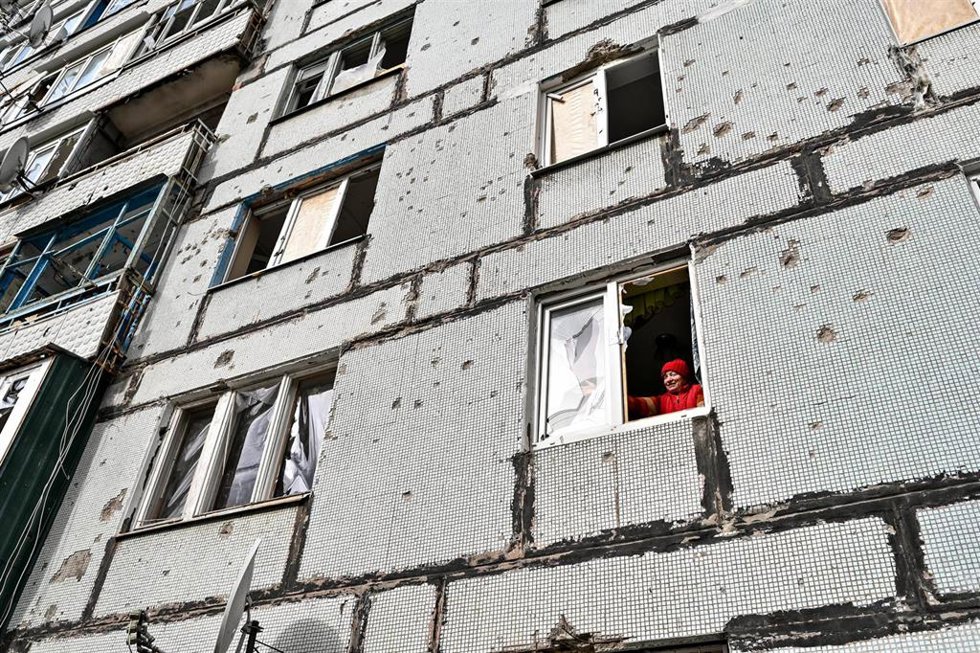 Archivo - Edificio de viviendas atacado por las fuerzas rusas en Stepnogirsk, en la región de Zaporiyia (archivo)