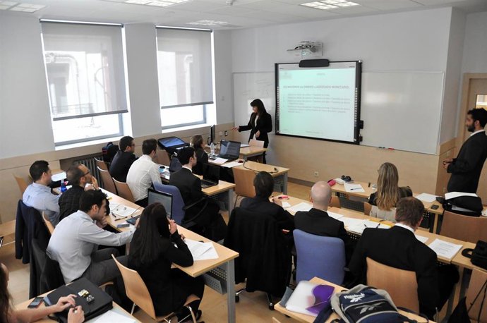 Archivo - Uno de los cursos que imparte Inserta Empleo (imagen de archivo). 
