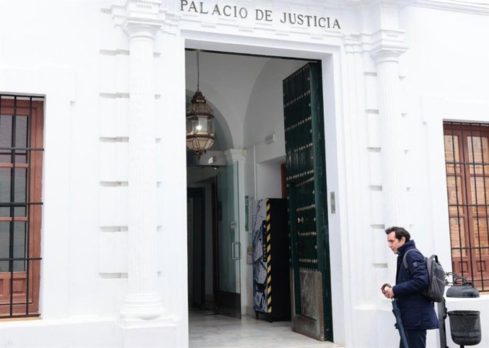 Rodríguez Roa a su llegada al juzgado de Carmona