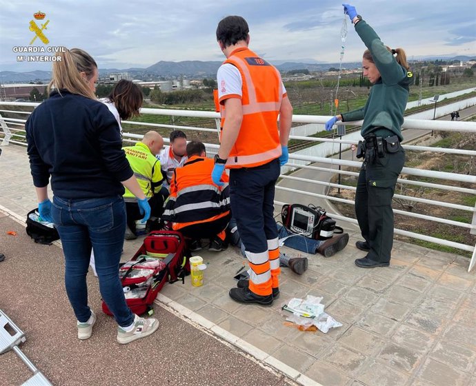 La Guardia Civil salva a un hombre en parada cardiorrespiratoria en Carlet