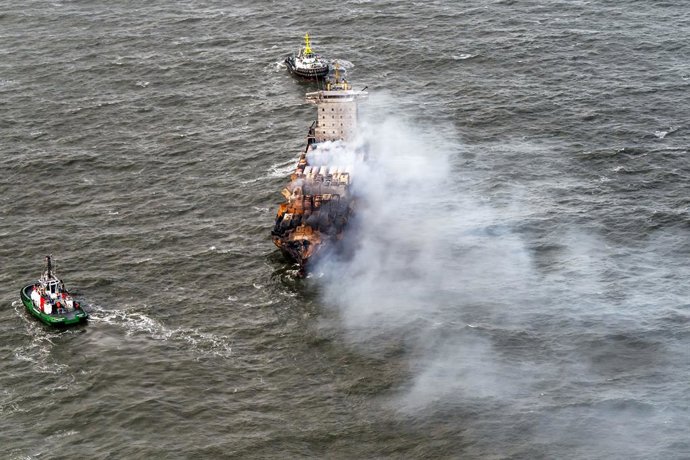 O navio mercante "Solong" após colisão com o navio-tanque "Stena Immaculate" no Mar do Norte (arquivo)