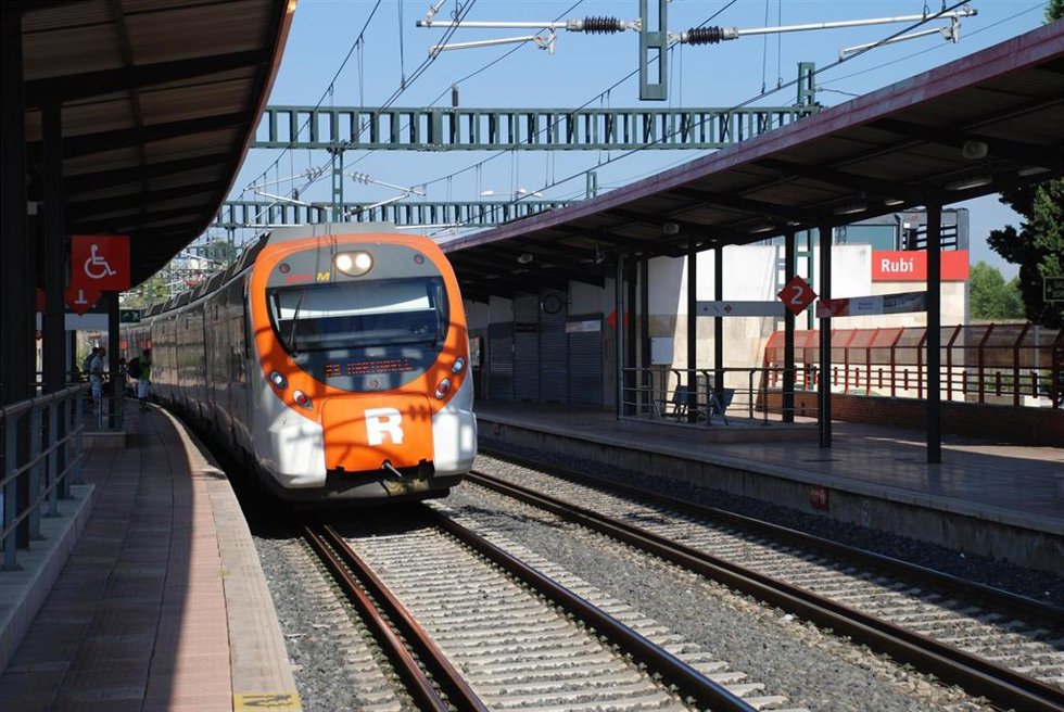 Archivo - Archivo- Un tren de Renfe