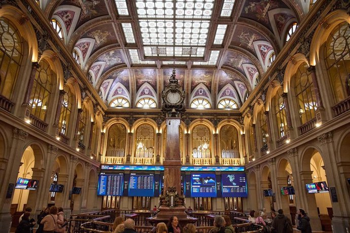 Archivo - Pantallas de la Bolsa en Madrid (España)