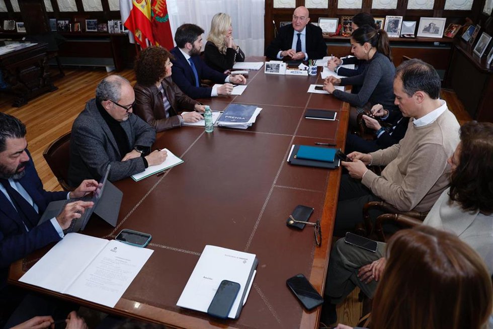 La Junta de Gobierno del Ayuntamiento adjudica las obras del Corredor Ecológico Interior de la VA-20 por 793.440 euros.