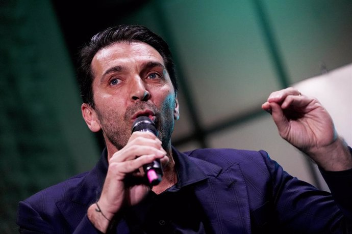 Archivo - 10 February 2025, Italy, Turin: Italian footballer Gianluigi Buffon presents his book 'Falling, Rising, Falling, Rising' in collaboration with the European media company Mondadori, during an OGR Talks event at the Officine Grandi Riparazioni (OG