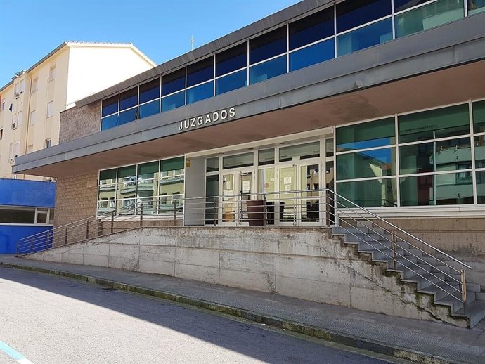 Archivo - Entrada a los juzgados de Las Salesas