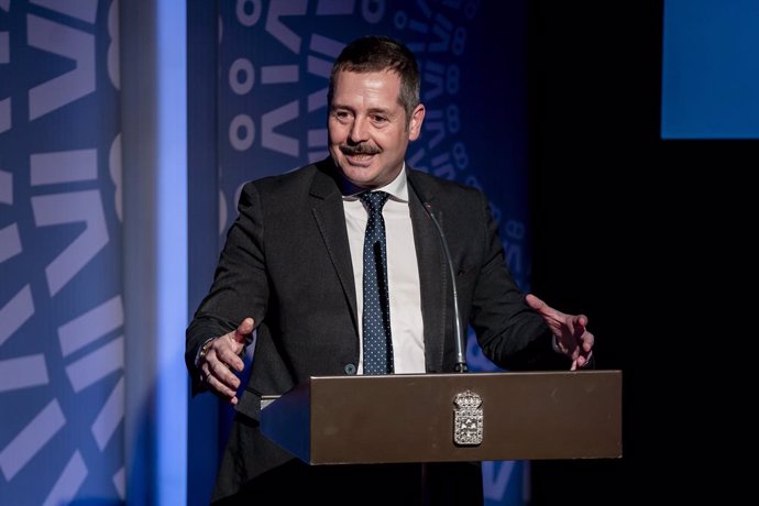 Archivo - El consejero de Cultura, Turismo y Deporte, Mariano de Paco Serrano, durante la clausura del acto de presentación 'Murcia: 1.200 Aniversario', en el Palacio de Linares, a 21 de enero de 2025, en Madrid (España). La ciudad, Mursiya, fue fundada u