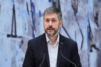 La Comunidad asegura que el delegado del Gobierno tiene "muy poca vergüenza" y escribe cartas como "un militante más"