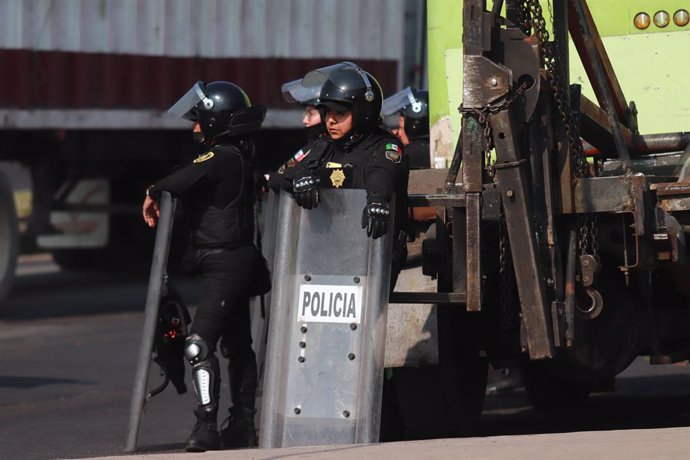 February 17, 2025, Mexico City, Cdmx, Mexico: Riot  police guard the crane drivers on Zaragoza avenue who intended to demonstrate and march towards the main square Zocalo to demand the stop to robberies and extortions in the city. on February 17, 2025 in 