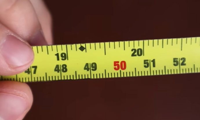 Eles não estão lá por acaso: isto é o que significam os diamantes pretos na fita métrica