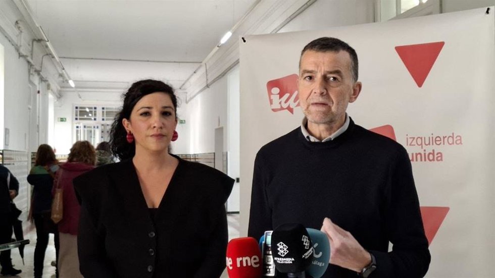 El coordinador federal de Izquierda Unida, Antonio Maíllo, junto a la coordinadora provincial, Toni Morillas
