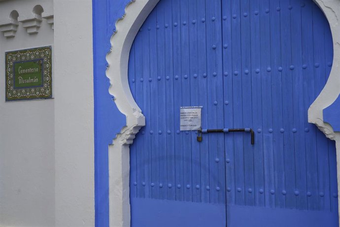 Archivo - Puerta de acceso al cementerio musulmán, en Sevilla.