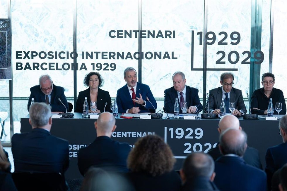 (I-D) Constantí Serrallonga (Fira De Barcelona), Alícia Romero, Jaume Collboni, Jordi Hereu, Pau Relat (Fira De Barcelona) y  Maria Buhigas (Ayuntamiento De Barcelona).
