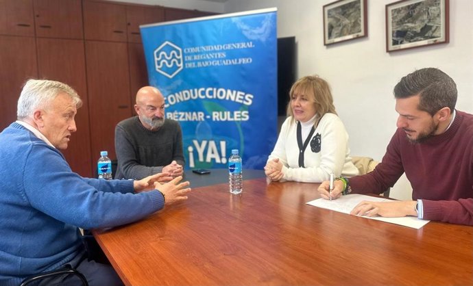 La parlamentaria andaluza de Vox ha mantenido un encuentro con la Comunidad General de Regantes del Bajo Guadalfeo
