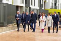 Sánchez y Moreno subrayan la cooperación Gobierno-Junta en la entrega de 218 viviendas asequibles en Sevilla