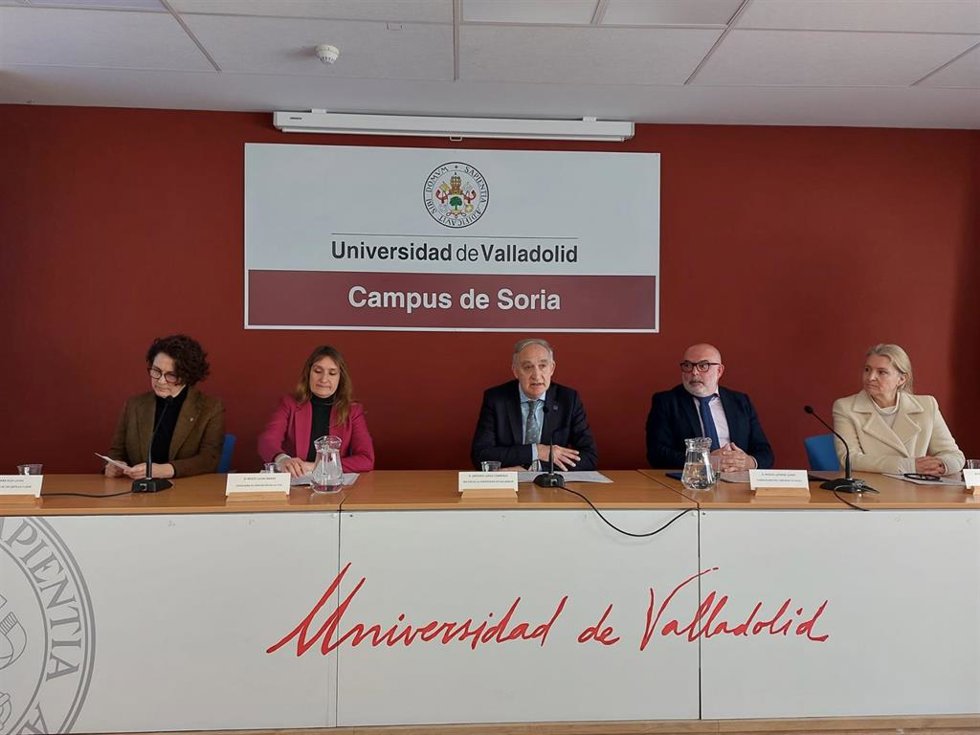 De izda a dcha, Siles, Lucas, Largo, Latorre y Óvilo en la I Jornada Científica de Alimentos Saludables en el Campus de Soria.