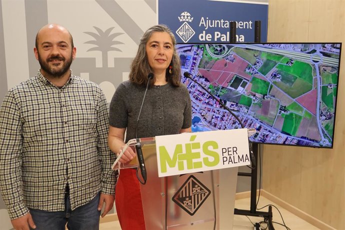 Los regidores de MÉS per Palma Miquel Àngel Contreras y Neus Truyol.