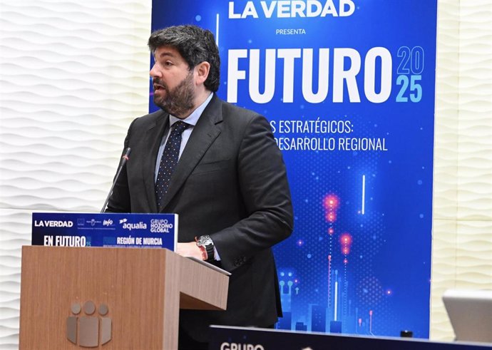 El presidente de la Comunidad, Fernando López Miras, inaugura el Foro 'En Futuro Región de Murcia 2025', organizado por el diario La Verdad.
