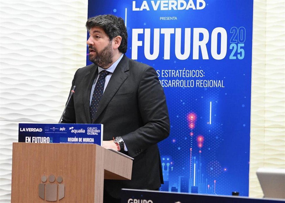El presidente de la Comunidad, Fernando López Miras, inaugura el Foro 'En Futuro Región de Murcia 2025', organizado por el diario La Verdad.
