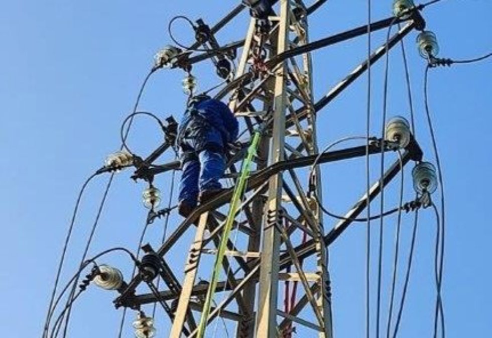 Endesa mejora el suministro eléctrico del polígono La Isla en Dos Hermanas