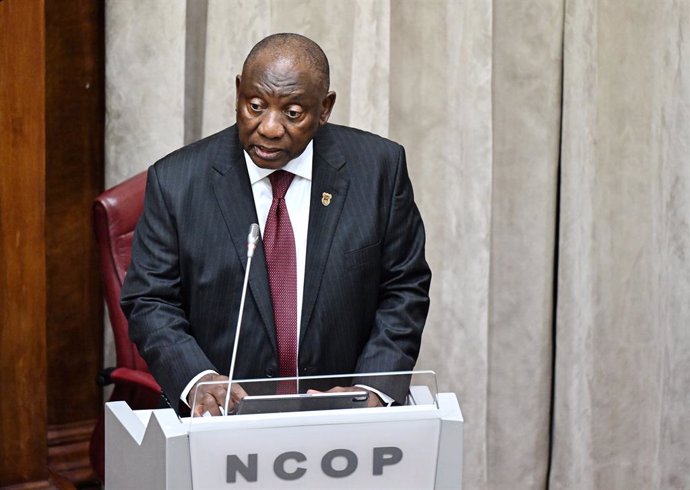 Archivo - CAPE TOWN, Nov. 28, 2024  -- South African President Cyril Ramaphosa delivers his annual address to the National Council of Provinces (NCOP) in Cape Town, South Africa, on Nov. 28, 2024. South Africa is committed to ending poverty in the country