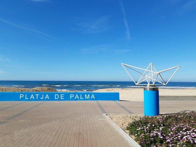 Archivo - Una escultura ubuicada en el paseo marítimo de la Playa de Palma