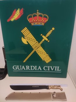 Arma que portaba el individuo que amenazó a su madre en Arévalo (Ávila).
