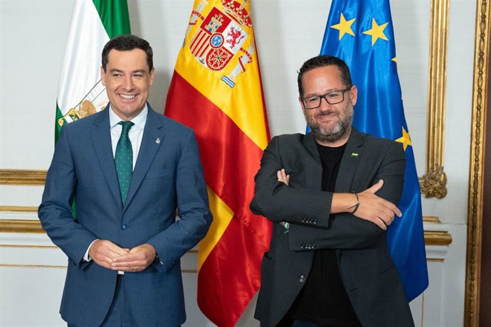 Archivo - El presidente de la Junta de Andalucía, Juanma Moreno, y el portavoz de Adelante Andalucía, José Ignacio García, en una imagen de septiembre de 2023.